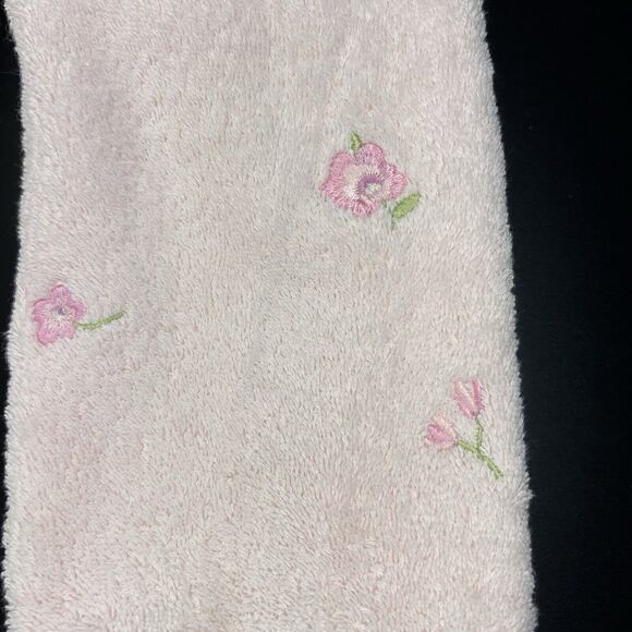 Akova Embroidered Floral Purple Pink 2 Pc Towel Set 100% Cotton Vintage Cottage - Picture 3 of 9